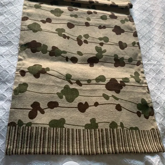 Table Runner - Picture 1 of 4